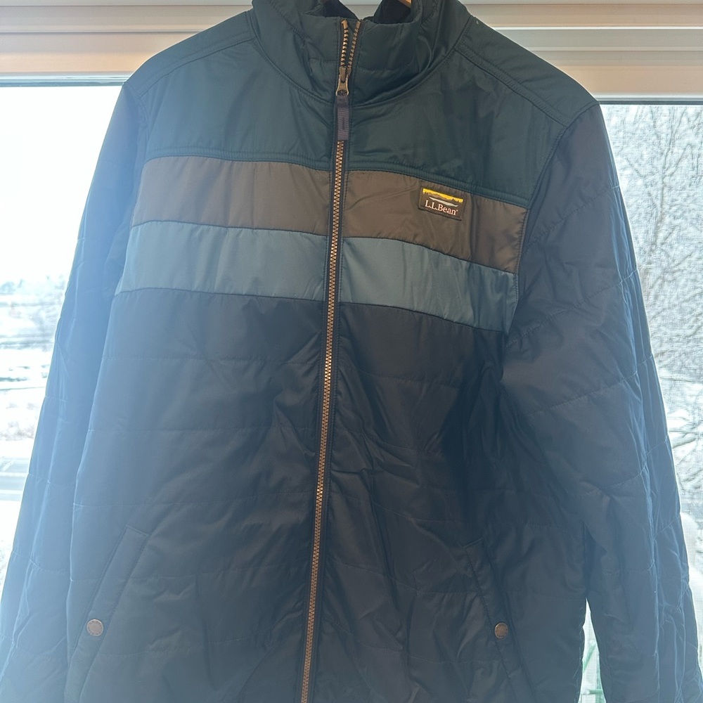 L.L. Bean Men's Navy and Light Blue Puffer Jacket
